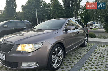 Лифтбек Skoda Superb 2012 в 
