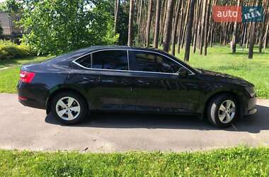 Лифтбек Skoda Superb 2017 в 