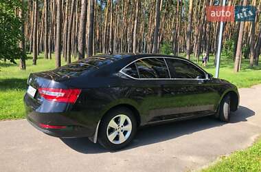 Лифтбек Skoda Superb 2017 в 