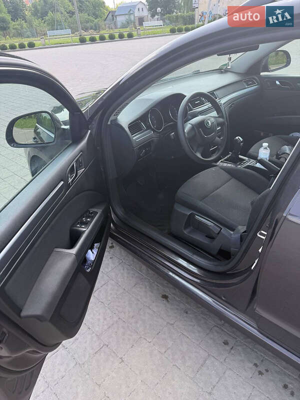 Универсал Skoda Superb 2010 в Дрогобыче