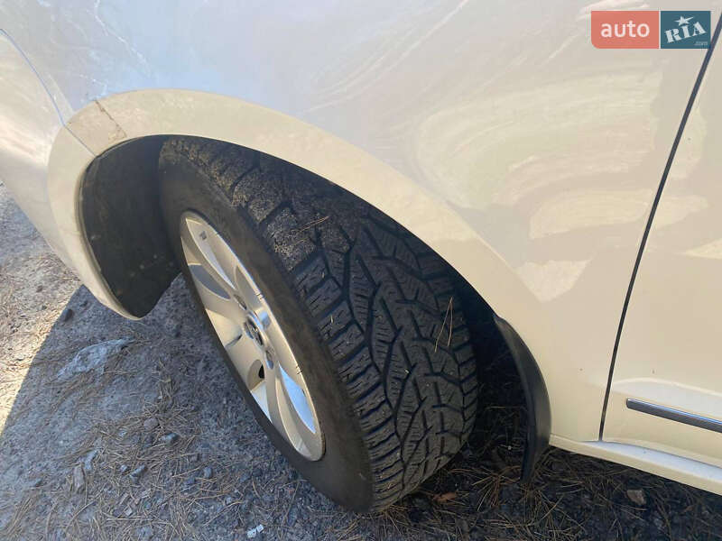 Лифтбек Skoda Superb 2012 в Сарнах