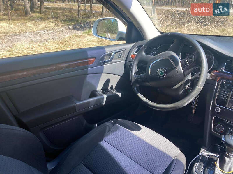 Лифтбек Skoda Superb 2012 в Сарнах