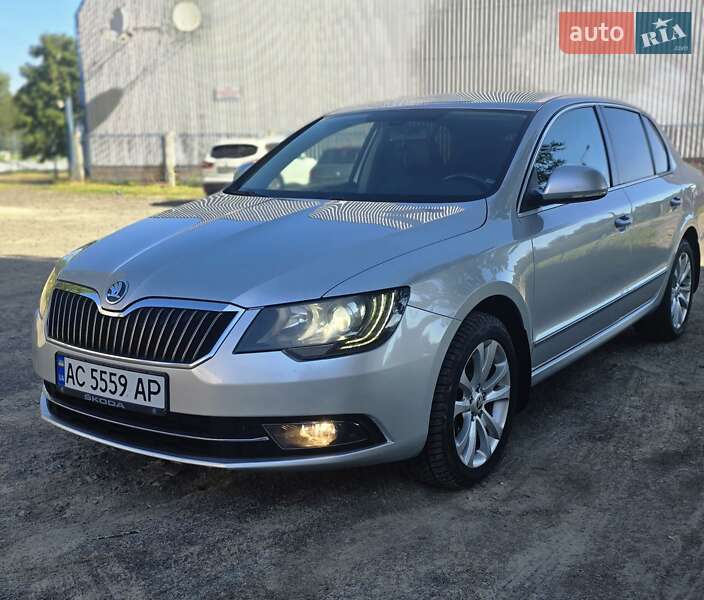 Лифтбек Skoda Superb 2013 в 