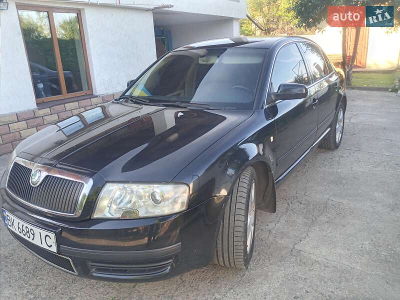 Лифтбек Skoda Superb 2004 в 
