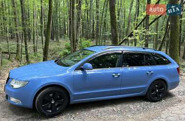 Універсал Skoda Superb 2012 в Ужгороді