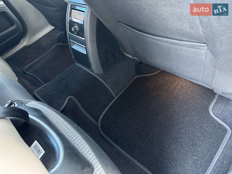 Универсал Skoda Superb 2009 в Киеве