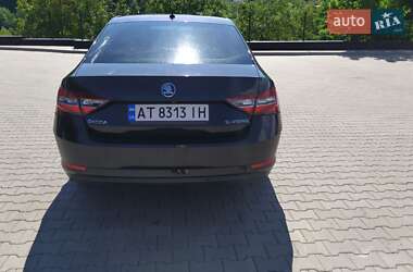 Лифтбек Skoda Superb 2016 в 