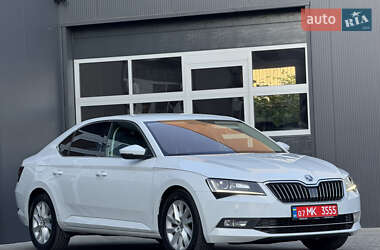 Лифтбек Skoda Superb 2019 в 