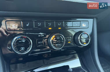 Лифтбек Skoda Superb 2019 в 