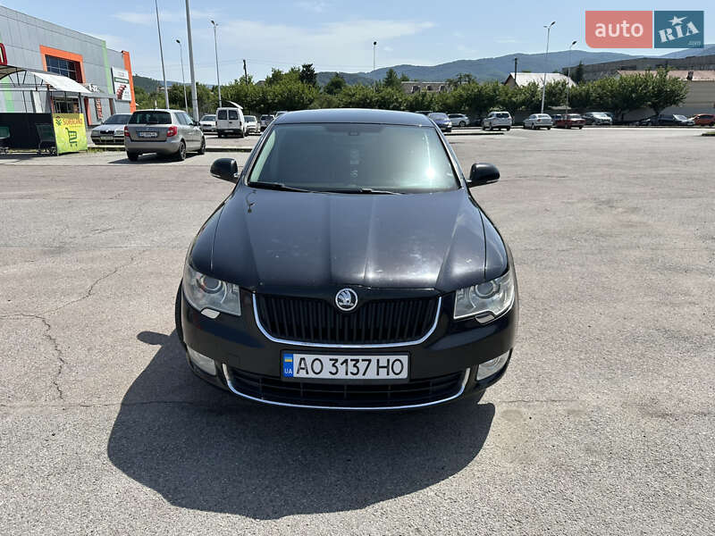Лифтбек Skoda Superb 2011 в Сваляве