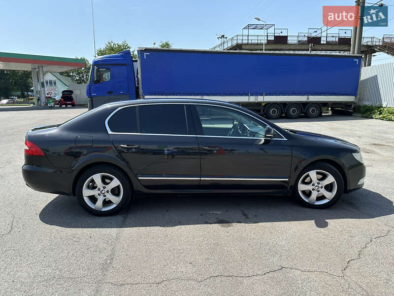 Лифтбек Skoda Superb 2011 в Сваляве