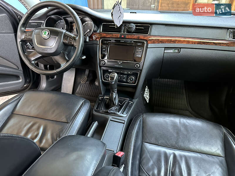Лифтбек Skoda Superb 2011 в Сваляве
