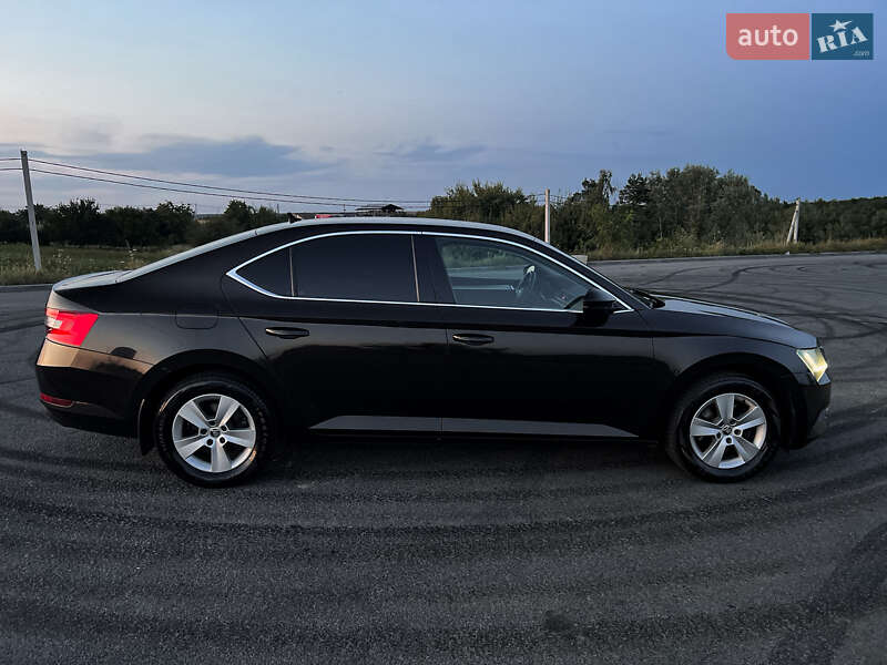 Лифтбек Skoda Superb 2017 в Киеве
