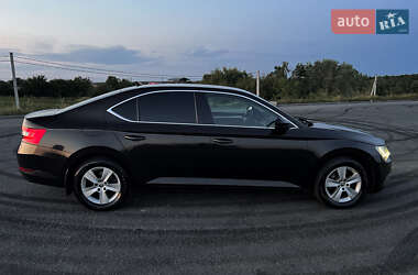 Лифтбек Skoda Superb 2017 в 