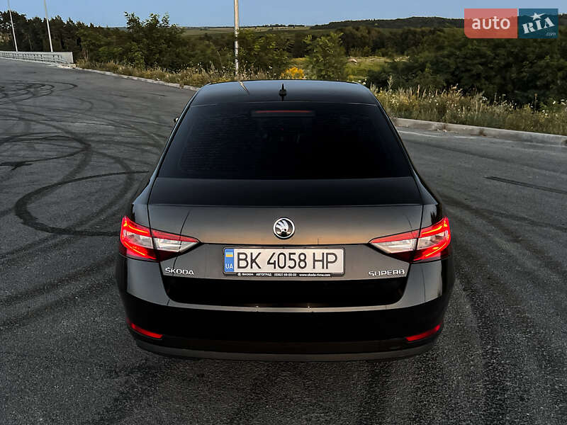 Лифтбек Skoda Superb 2017 в Киеве