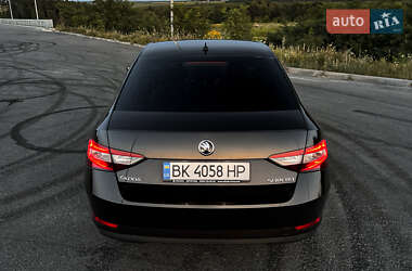 Лифтбек Skoda Superb 2017 в 