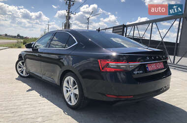 Лифтбек Skoda Superb 2022 в 