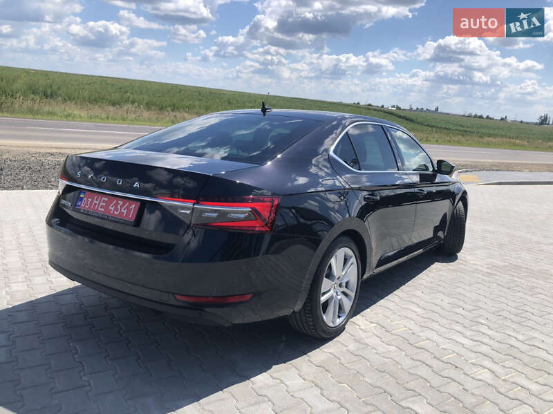 Лифтбек Skoda Superb 2022 в Луцке