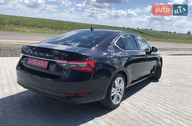 Лифтбек Skoda Superb 2022 в 