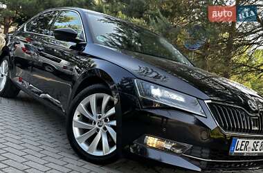 Лифтбек Skoda Superb 2016 в 