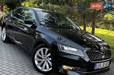 Лифтбек Skoda Superb 2016 в 
