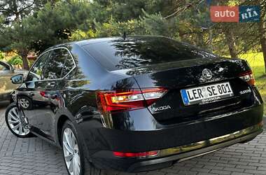 Лифтбек Skoda Superb 2016 в 