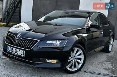 Лифтбек Skoda Superb 2016 в 