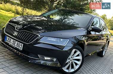 Лифтбек Skoda Superb 2016 в 