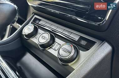 Лифтбек Skoda Superb 2016 в 