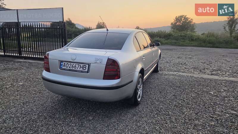 Лифтбек Skoda Superb 2005 в Тячеве
