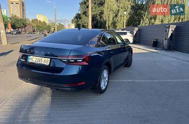 Лифтбек Skoda Superb 2022 в 
