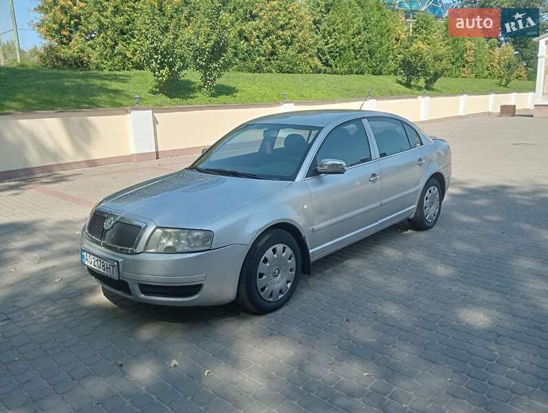 Лифтбек Skoda Superb 2006 в Остроге