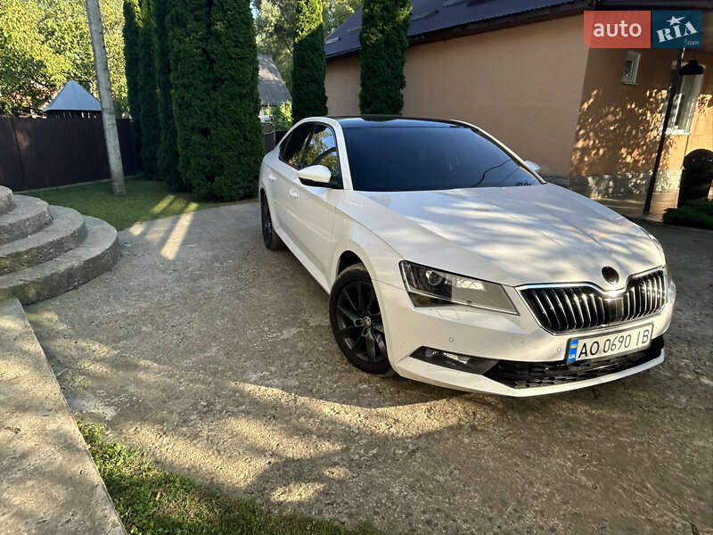Ліфтбек Skoda Superb 2018 в 