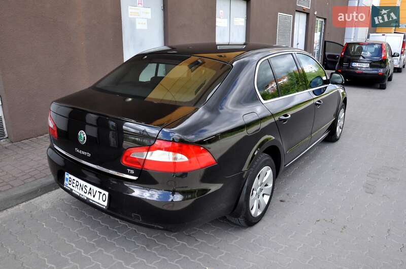 Лифтбек Skoda Superb 2011 в Львове
