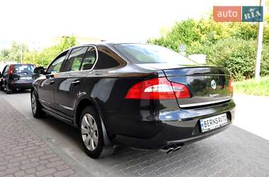 Лифтбек Skoda Superb 2011 в 