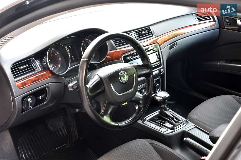 Лифтбек Skoda Superb 2011 в Львове