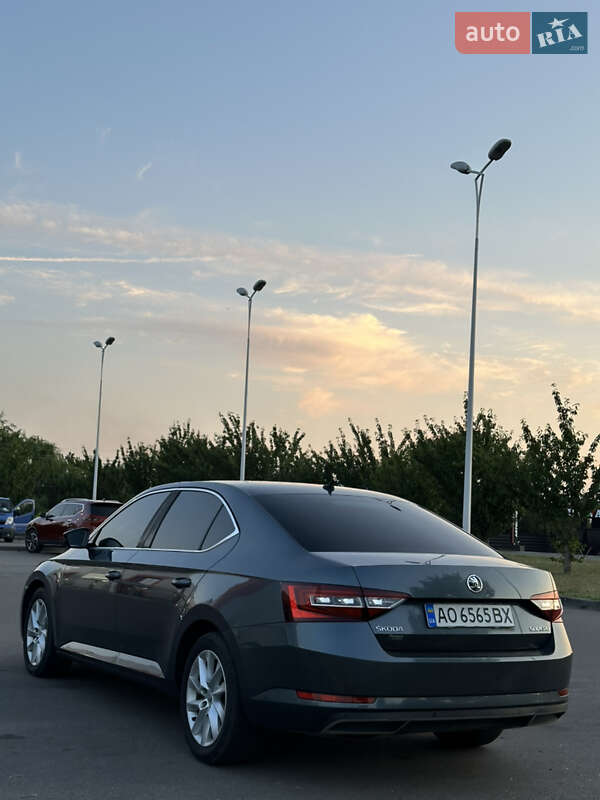 Лифтбек Skoda Superb 2016 в Мукачево