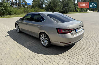 Лифтбек Skoda Superb 2016 в 
