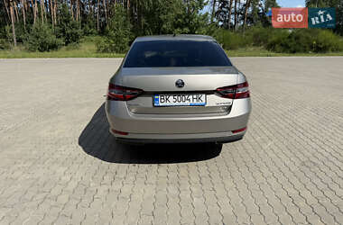 Лифтбек Skoda Superb 2016 в 