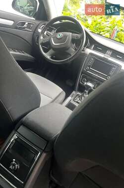 Лифтбек Skoda Superb 2012 в 