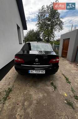 Лифтбек Skoda Superb 2012 в 