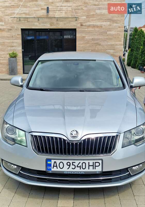 Универсал Skoda Superb 2014 в Ужгороде