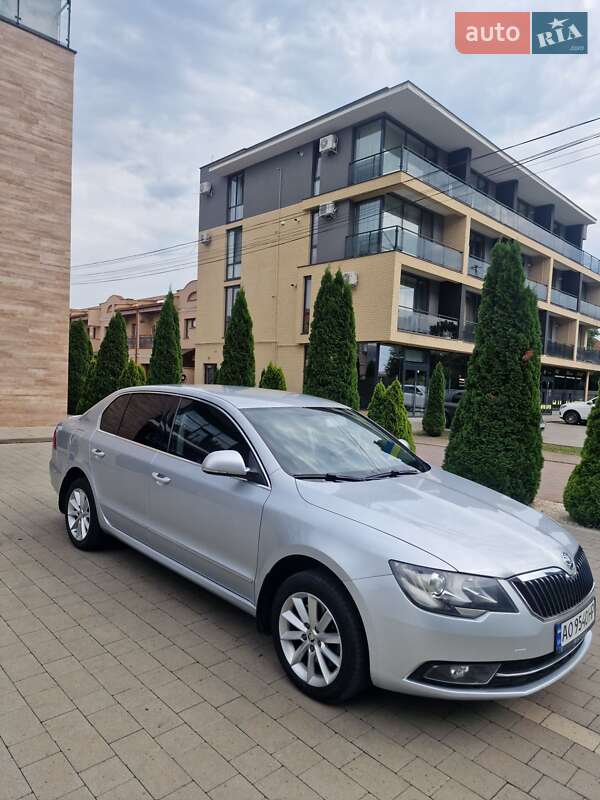 Универсал Skoda Superb 2014 в Ужгороде