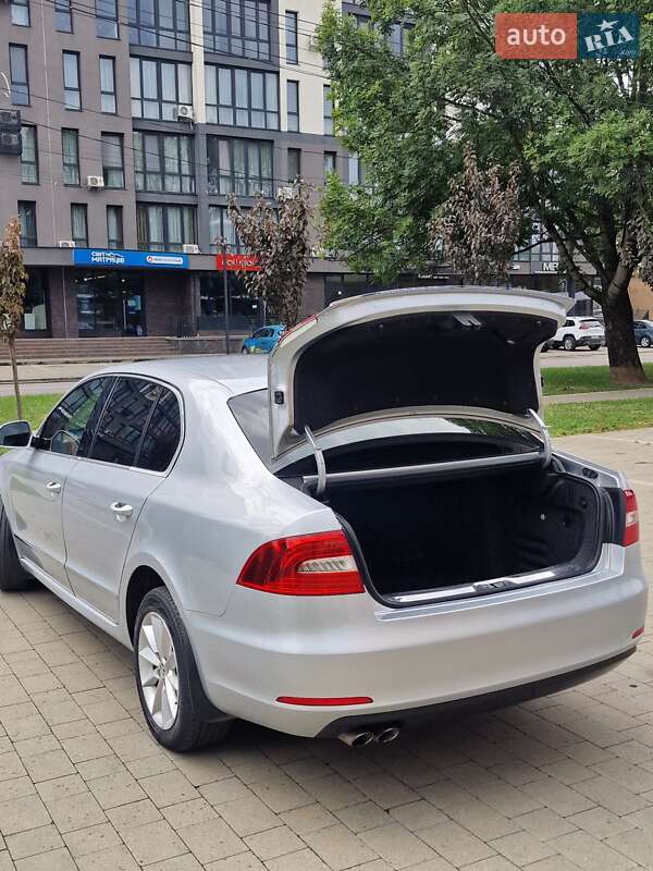 Универсал Skoda Superb 2014 в Ужгороде