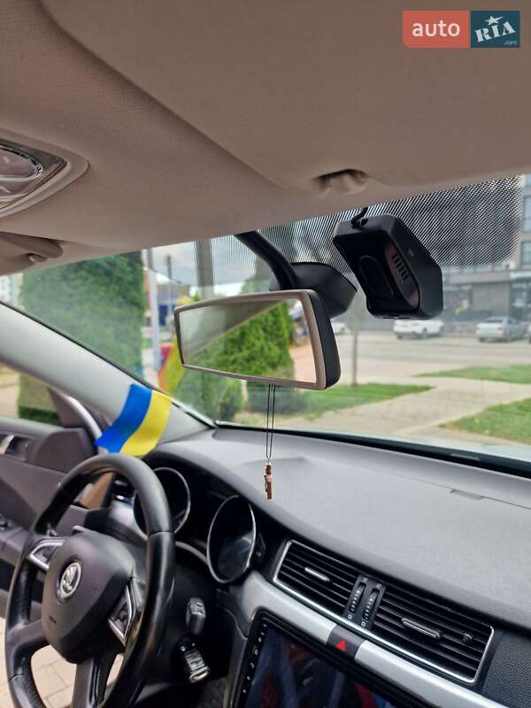 Универсал Skoda Superb 2014 в Ужгороде