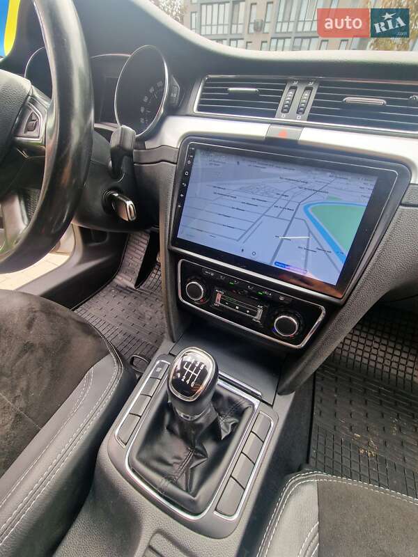 Универсал Skoda Superb 2014 в Ужгороде