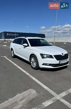 Универсал Skoda Superb 2018 в 