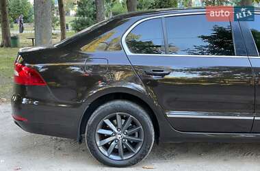 Лифтбек Skoda Superb 2014 в 