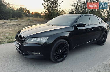 Лифтбек Skoda Superb 2015 в 
