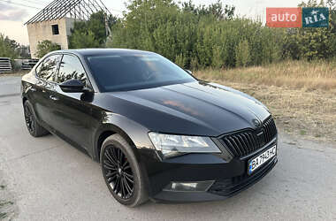 Лифтбек Skoda Superb 2015 в 